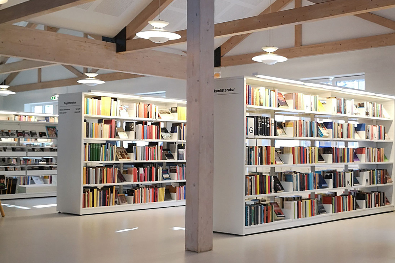 Rayonnages avec éclairage