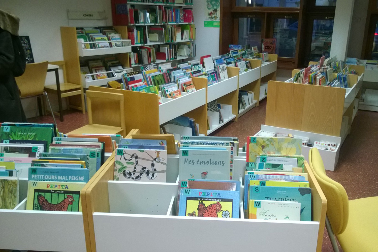 Avant recyclage: bacs fixes avec tablette basse